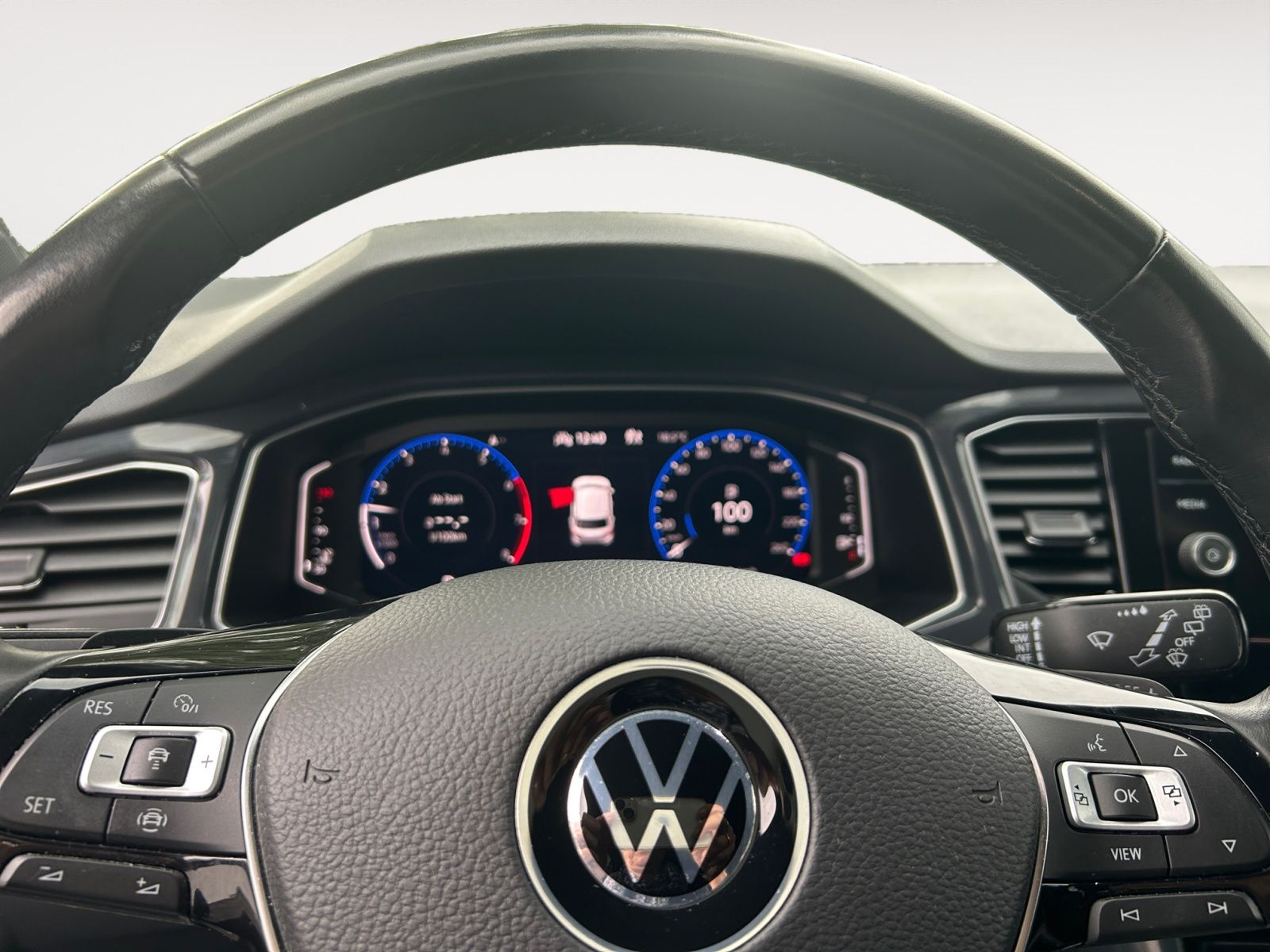 Volkswagen T-Roc 1.5 TSI Sport R-Line - Samsaru's Car Outlet