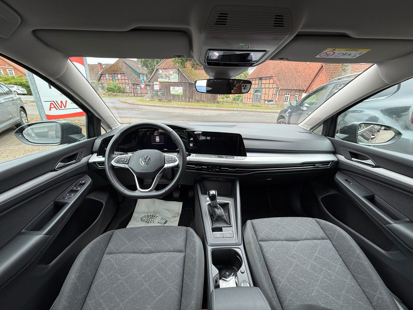 Volkswagen Golf VIII Life - Samsaru's Car Outlet