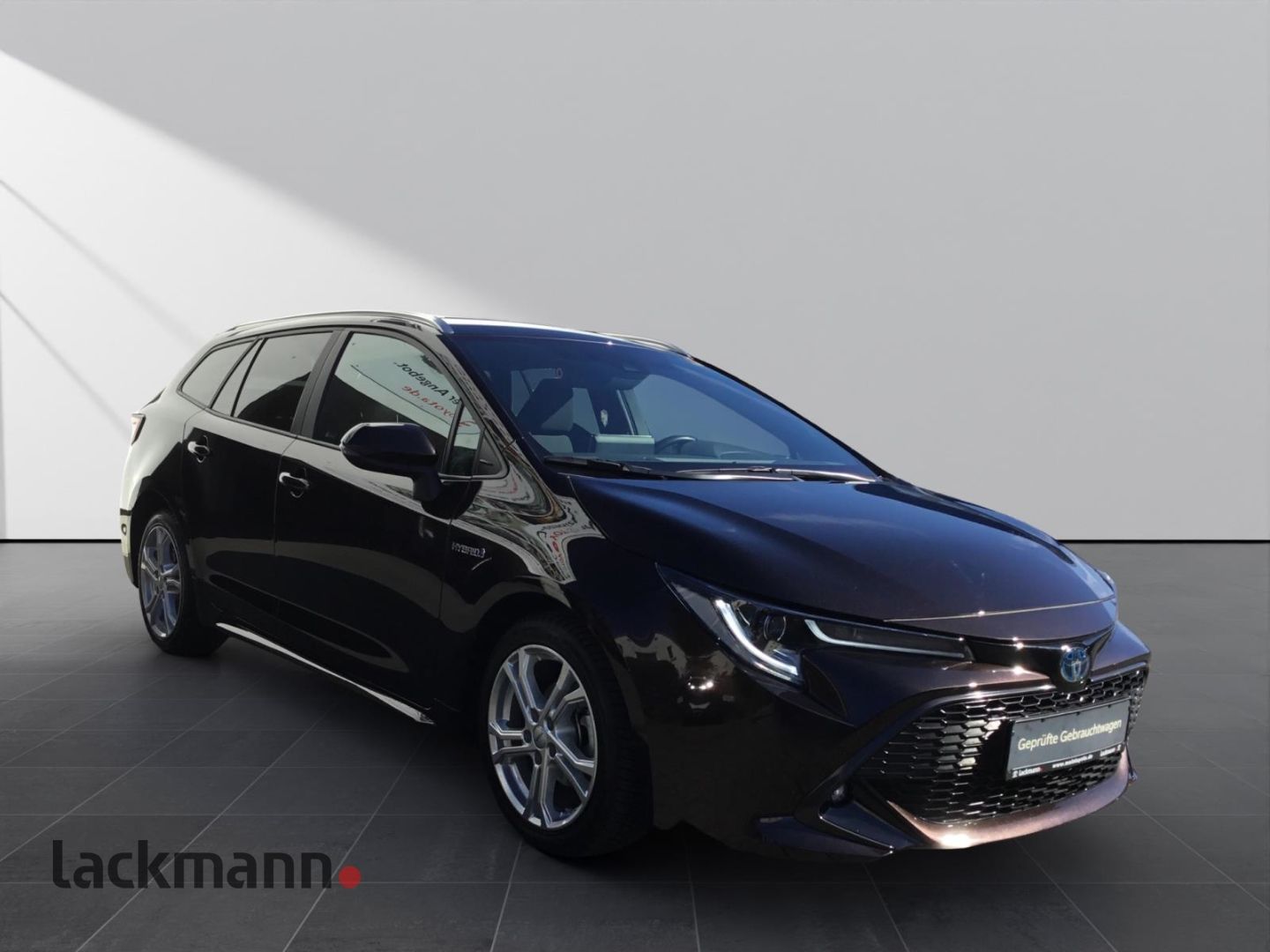Toyota Corolla 1.8 Touring Sports Hybrid Club - Samsaru's Car Outlet