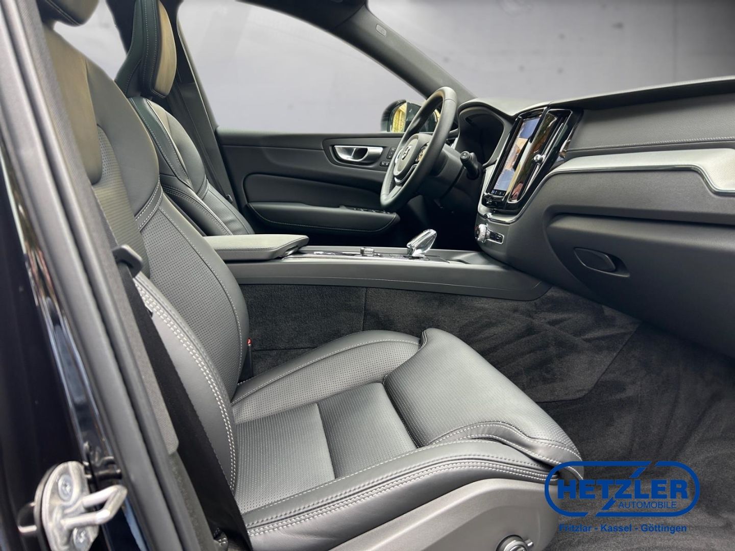 Volvo XC60 Ultra Black Edition Recharge Plug-In Hybrid