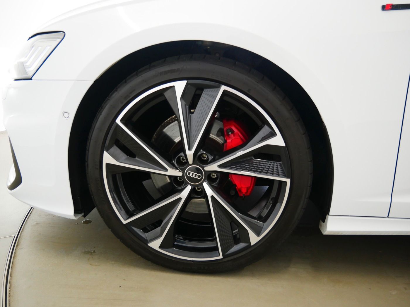 Audi A6 Avant 45 TFSI S line - Samsaru's Car Outlet