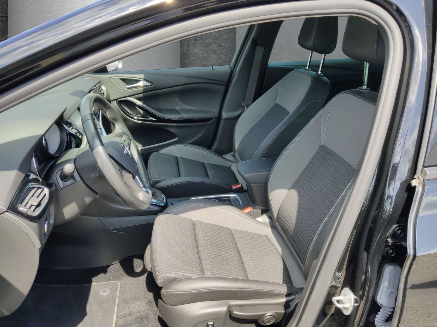 Opel Astra K Business Elegance - Samsaru's Car Outlet