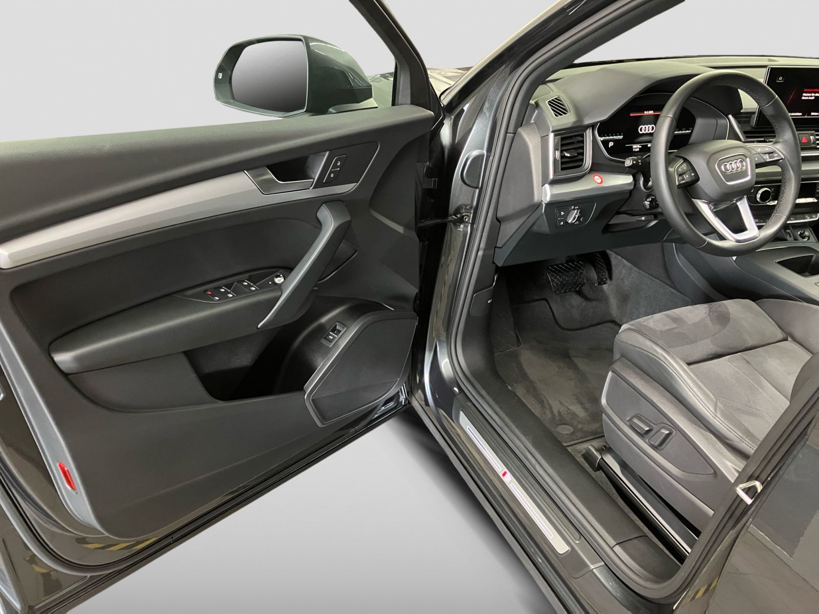 Audi Q5 40 TDI quattro S line - Samsaru's Car Outlet