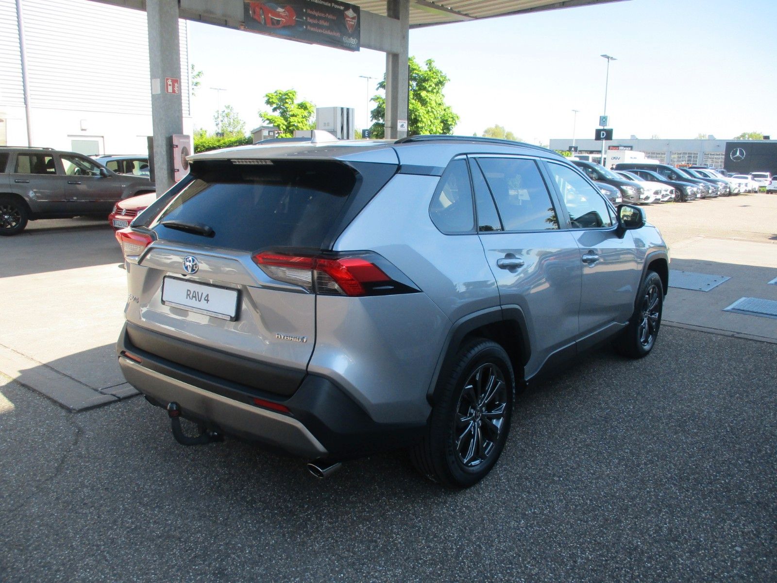 Toyota RAV4 Hybrid 4x4 Team - Samsaru's Car Outlet