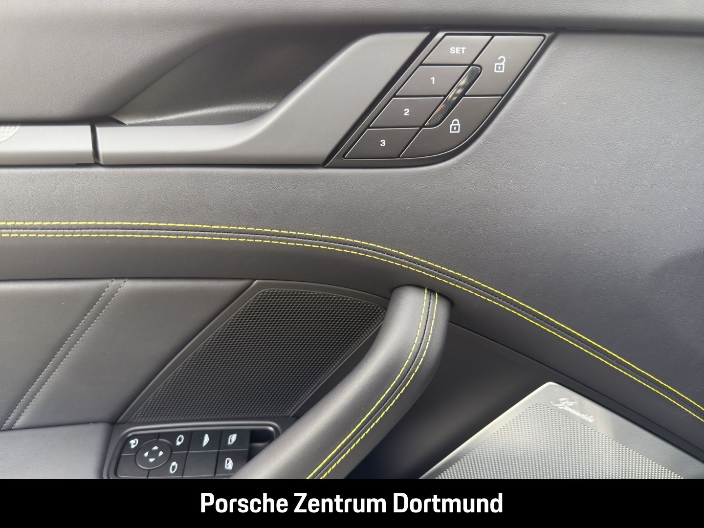 Porsche 992 911 Carrera 4 GTS Cabrio Burmester Clubleder