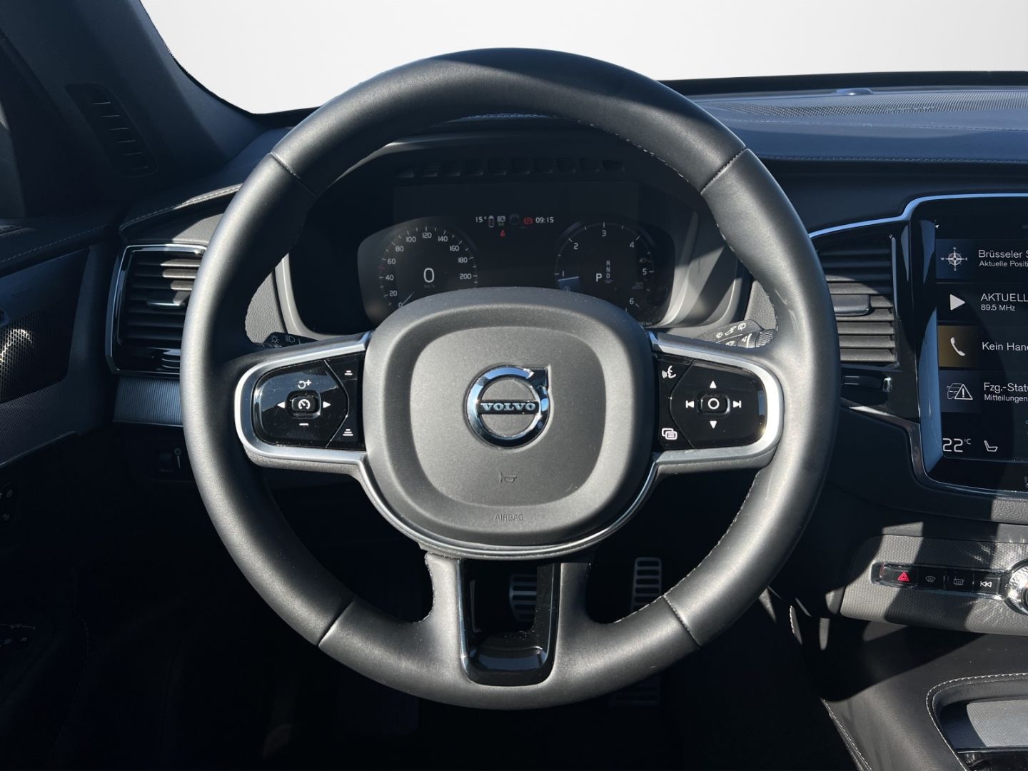 Volvo XC90 B5 D AWD R-Design 4ZKlima MassageSitze