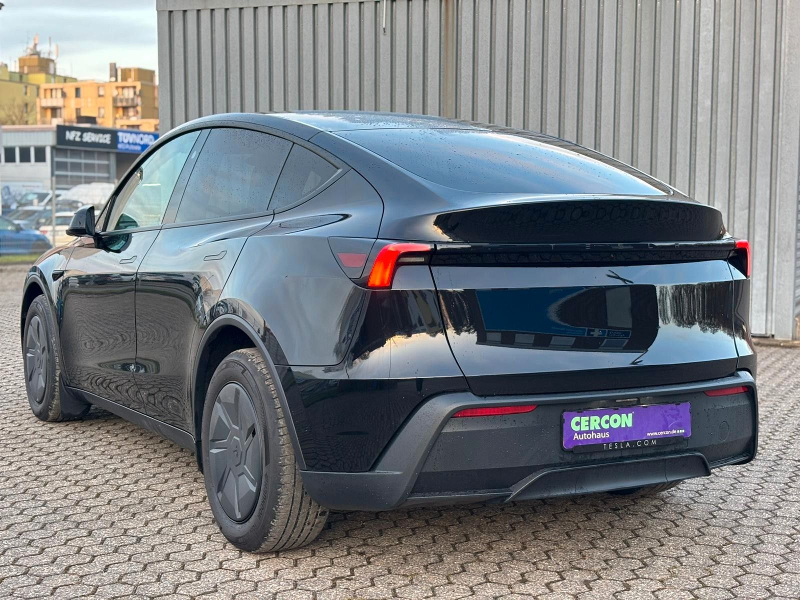 Tesla Model Y Standard RWD