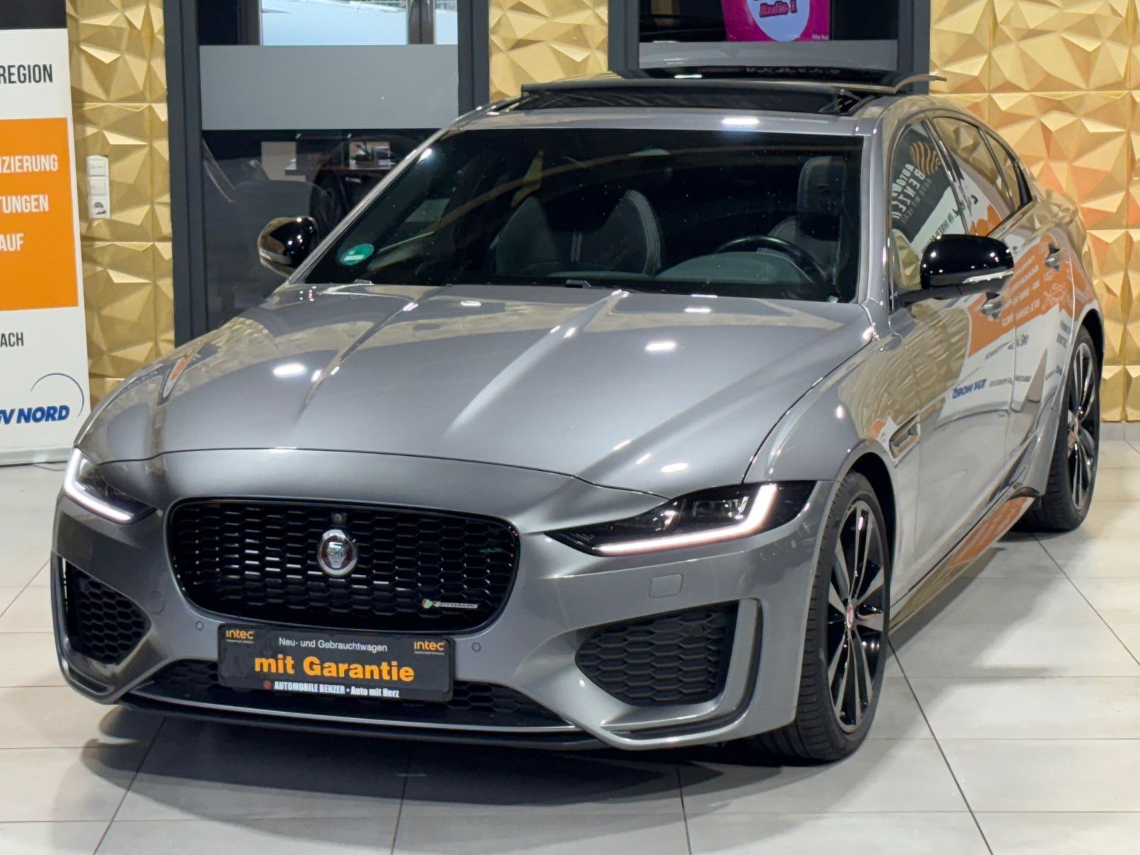Jaguar XE R-Dynamic Black/360''KAM/PANO/EXCLUSIV/MERIDI