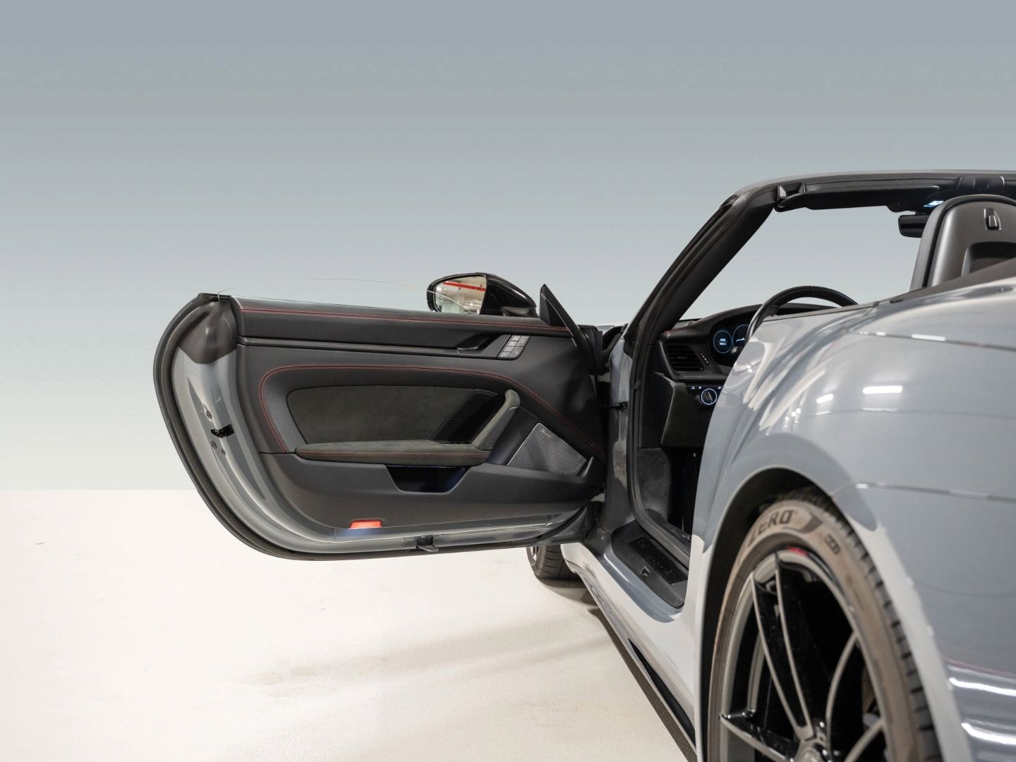 Porsche 992 Carrera 4 GTS Cabriolet InoDrive Burmester