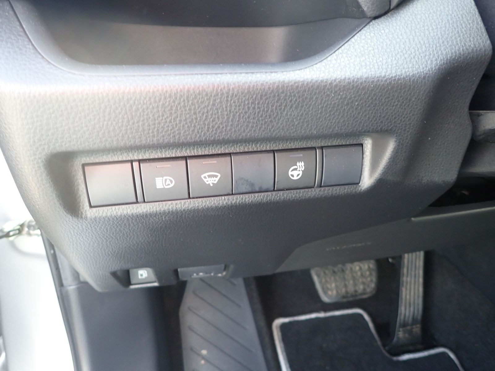Toyota RAV 4 Hybrid - Samsaru's Car Outlet