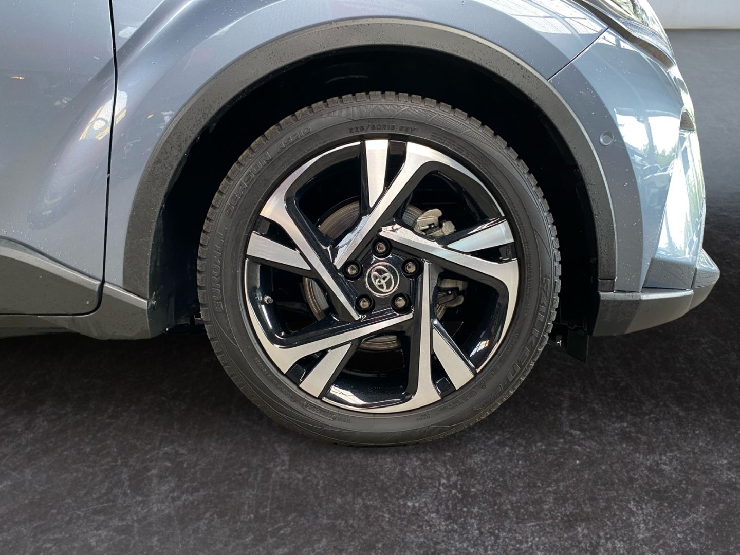 Toyota C-HR 1.8 Hybrid Team - Samsaru's Car Outlet