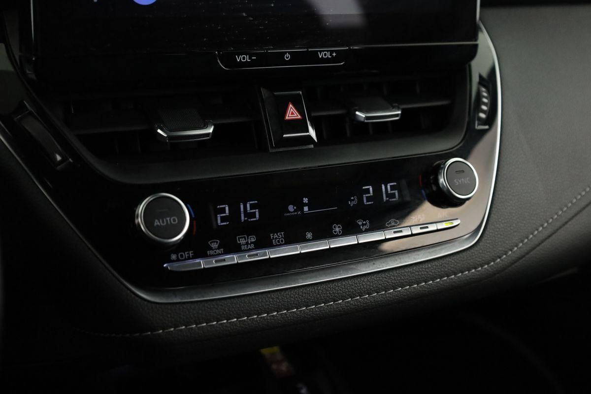 Toyota Corolla Touring Sports 2.0 CVT Team D Navi Kam