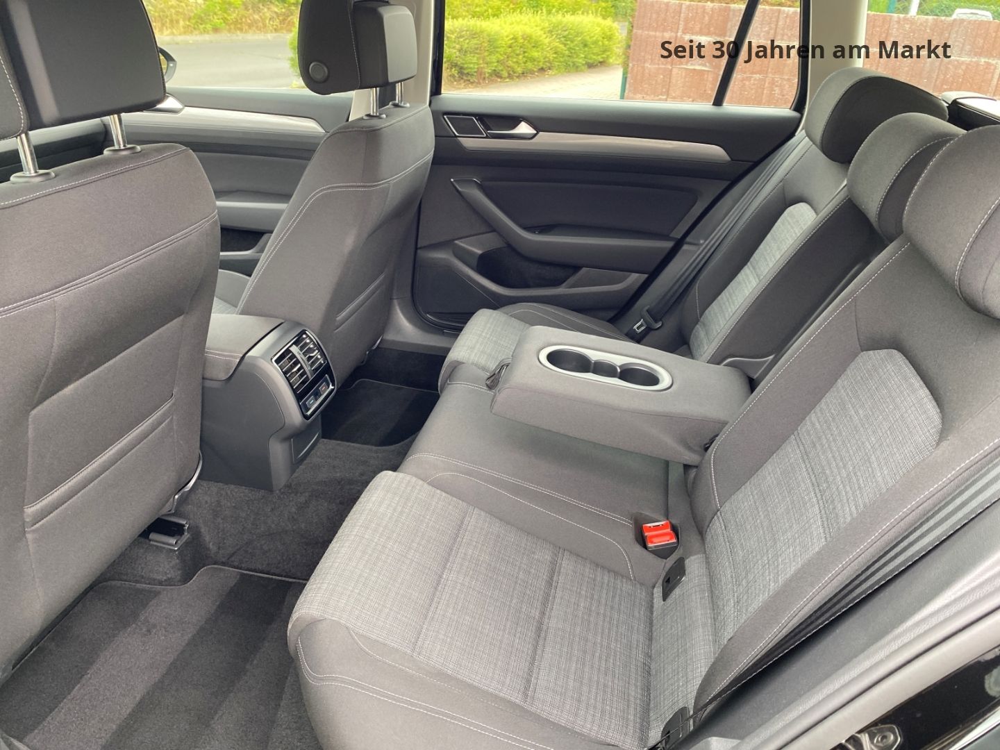 Volkswagen Passat Variant Business 2.0 TDI - Samsaru's Car Outlet