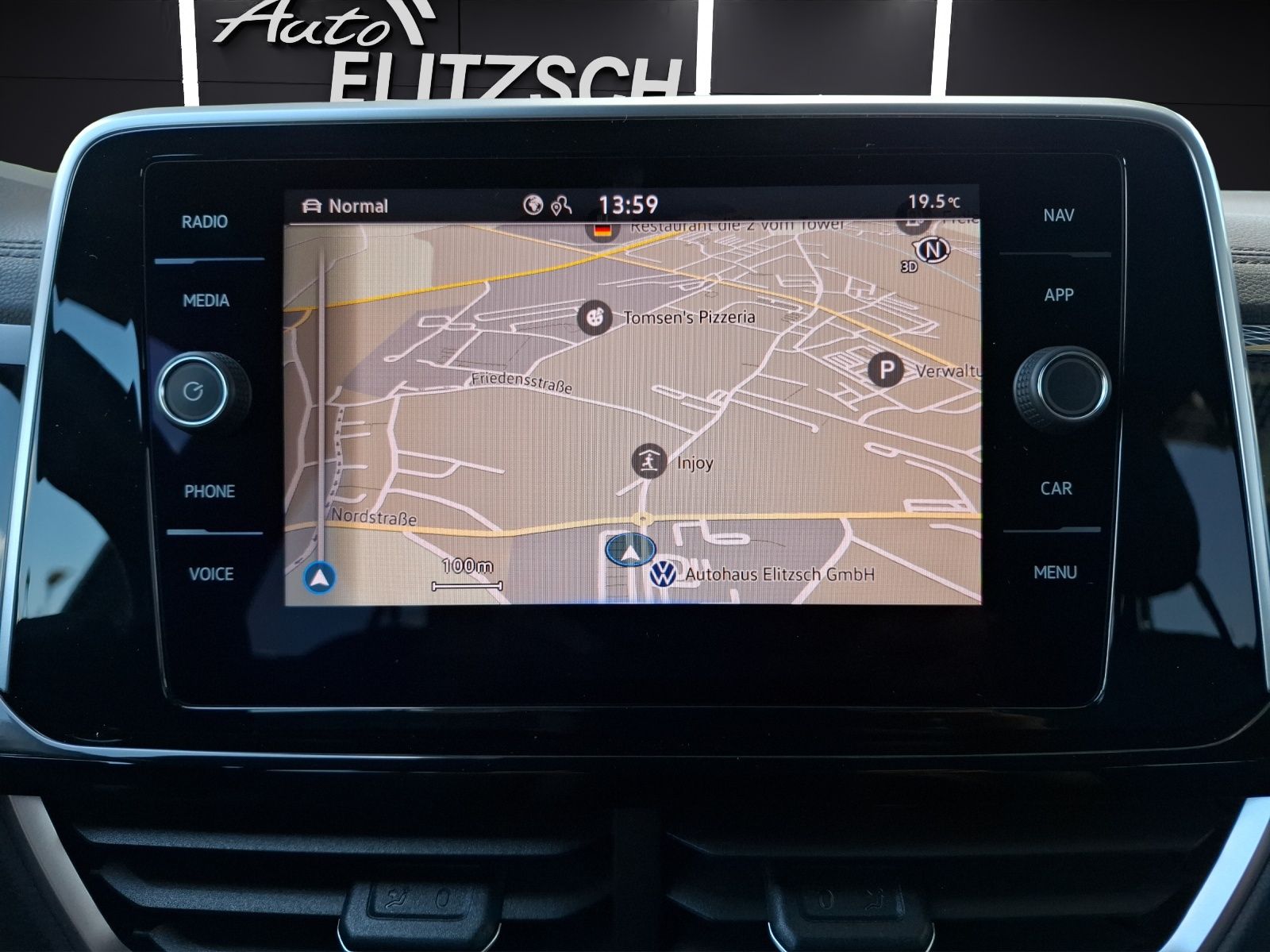 Volkswagen T-Roc TSI R-Line DSG 4M - Samsaru's Car Outlet