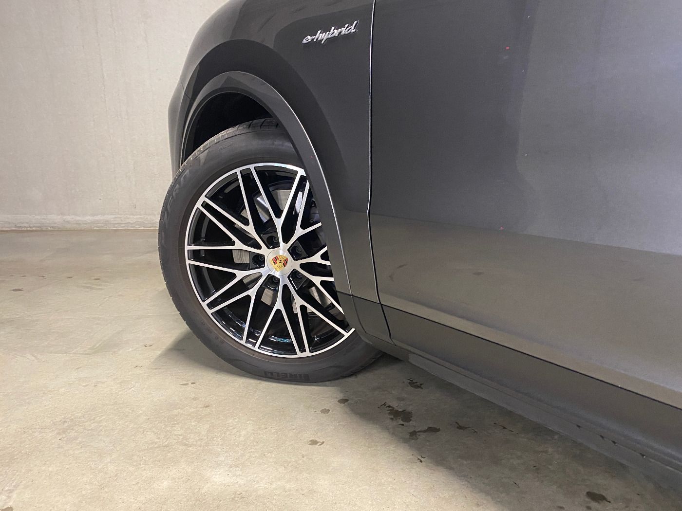 Porsche Cayenne E-Hybrid Coupe | Abstandsregeltempostat