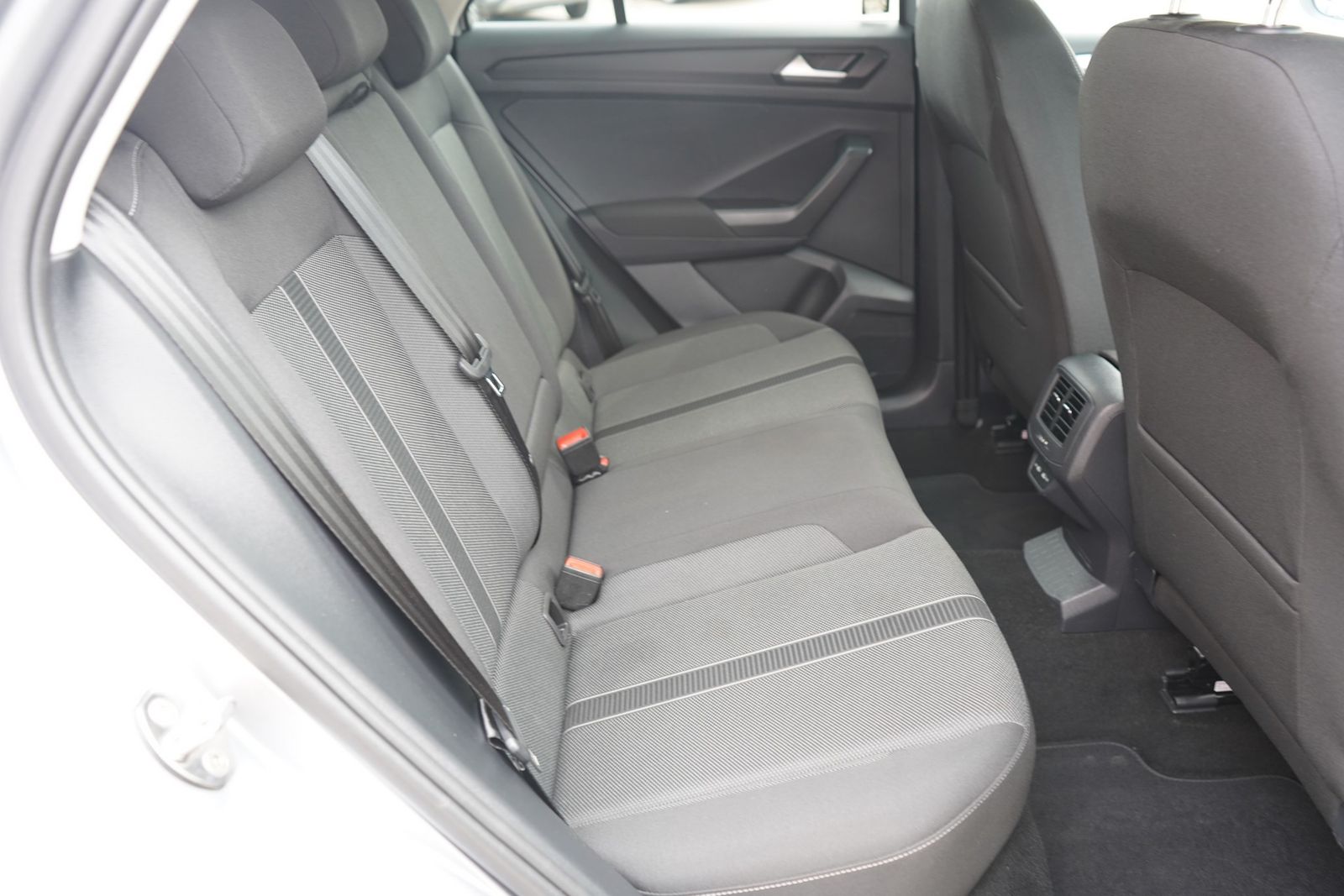 Volkswagen T-Roc 1.0 TSI Life - Samsaru's Car Outlet