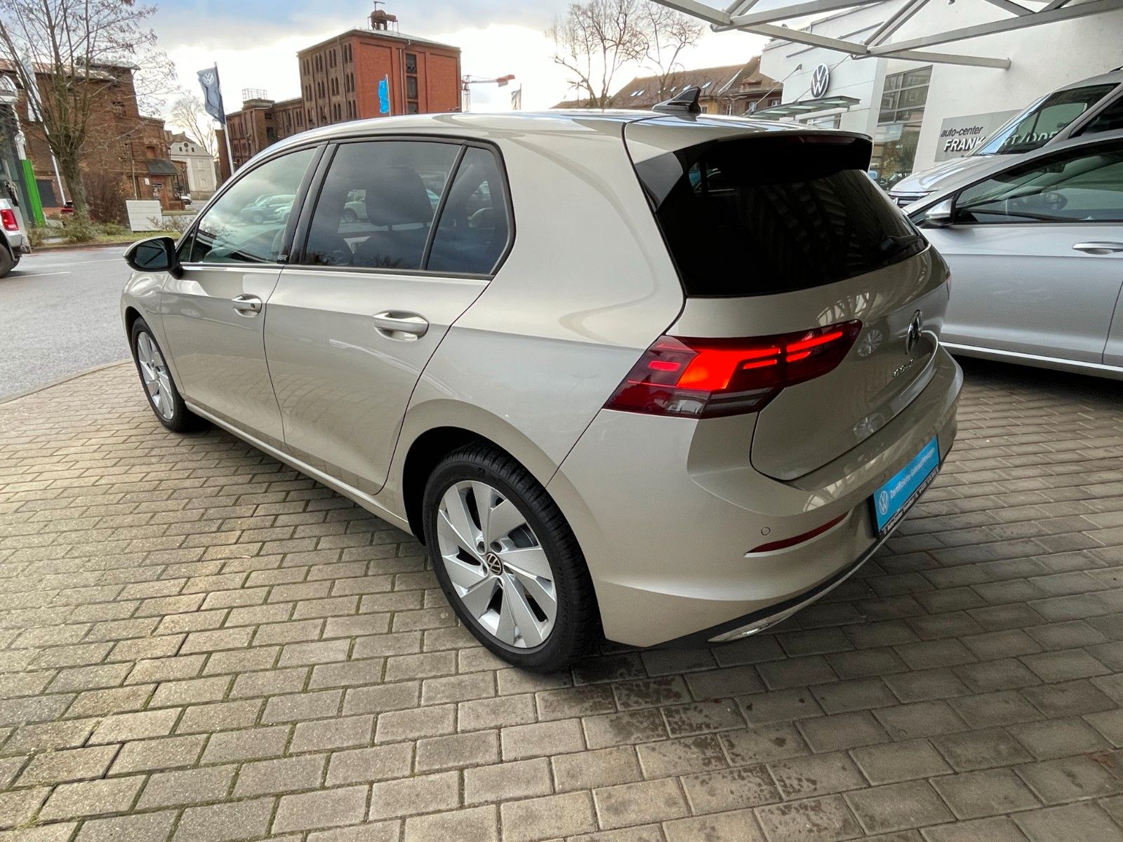 Volkswagen Golf 1.5 TSI MOVE - Samsaru's Car Outlet