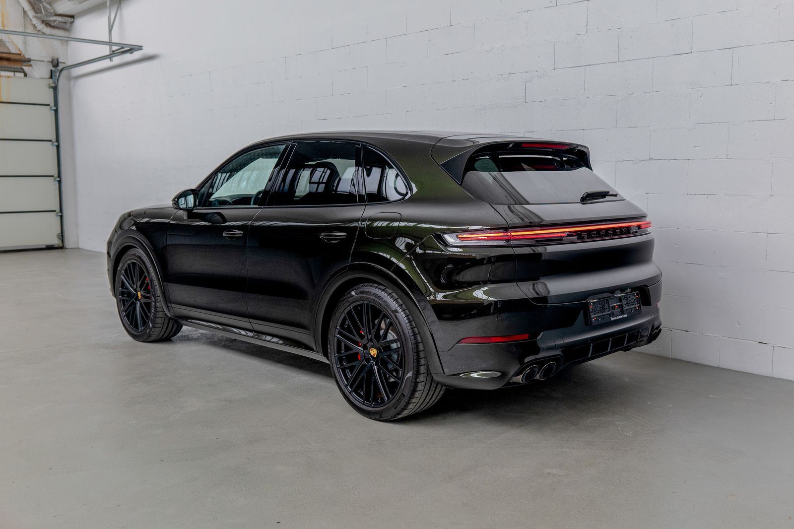 Porsche Cayenne S E-Hybrid I PTS Dunkeloliv I Burmester
