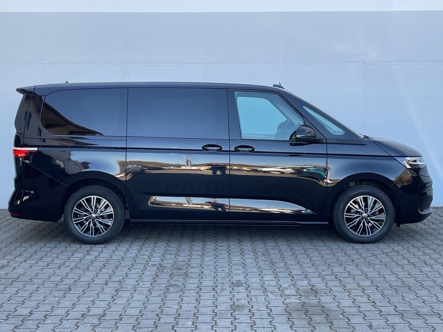 Volkswagen T7 Multivan 2.0 TDI DSG - Samsaru's Car Outlet