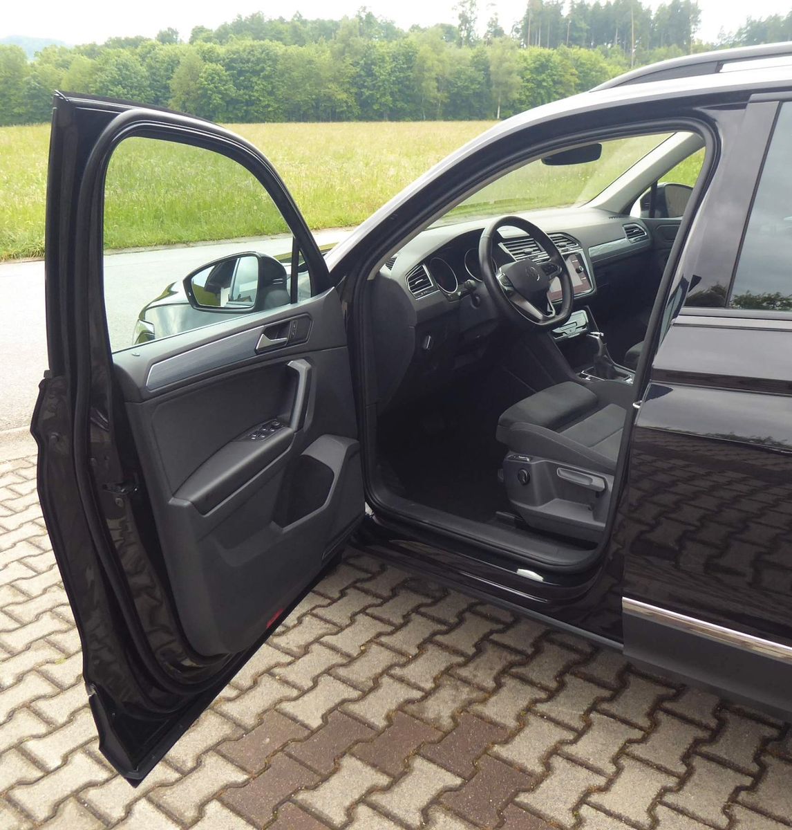 Volkswagen Tiguan Life 4Motion 2.0 TDI - Samsaru's Car Outlet