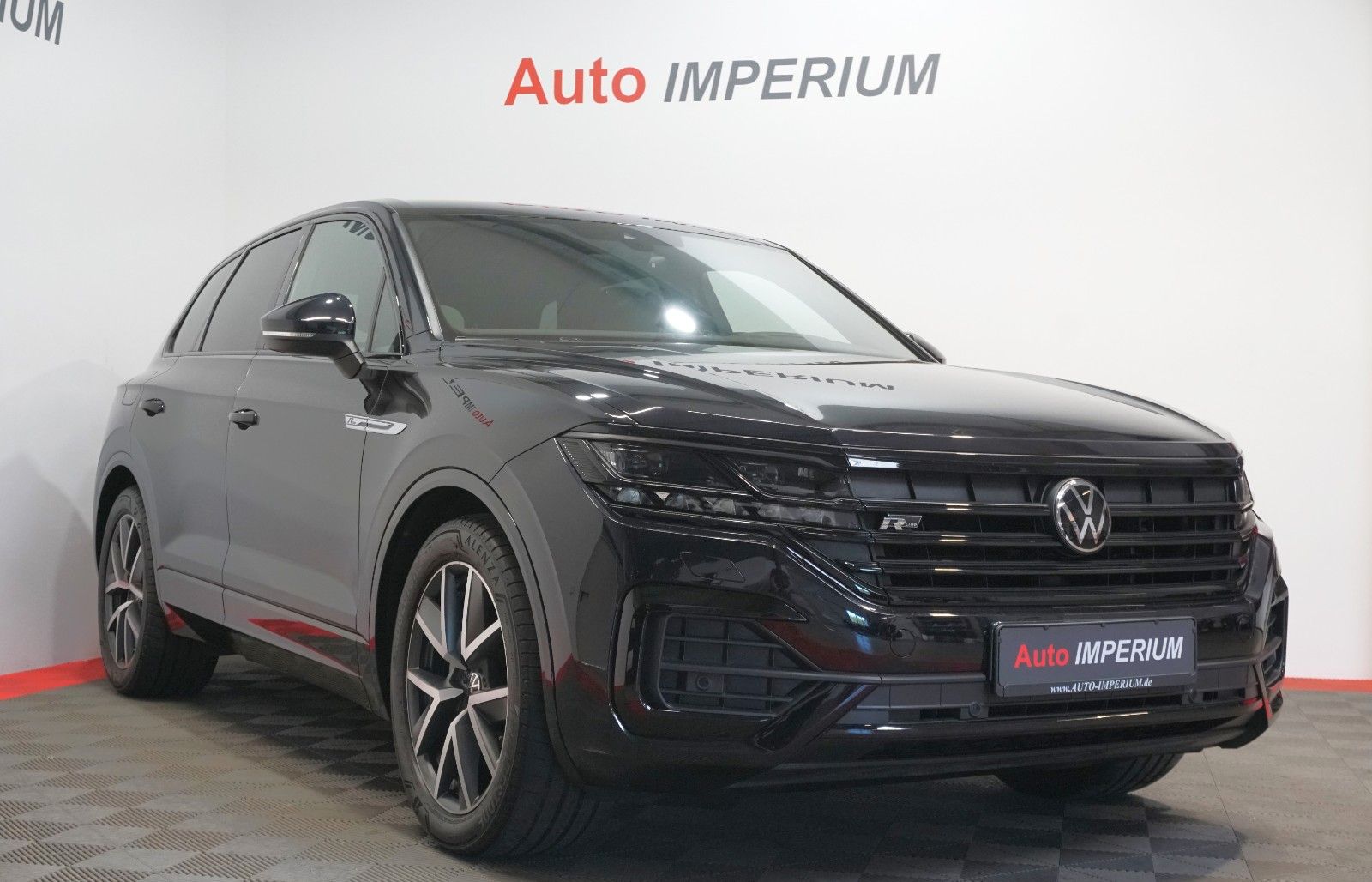 Volkswagen Touareg R-Line 4Motion 3.0 TDI - Samsaru's Car Outlet