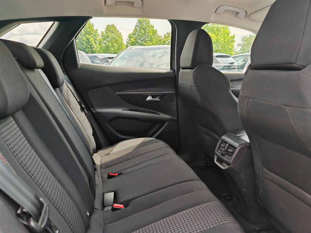 Peugeot 3008 PureTech 130 EAT8 - Samsaru's Car Outlet