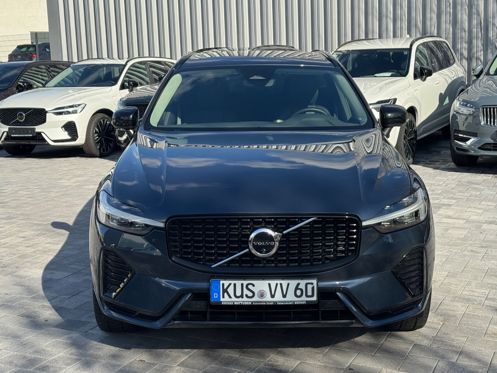Volvo XC60 B4 PLUS DARK +PANO+GOOGLE+AHK+STANDHZG+1.HD