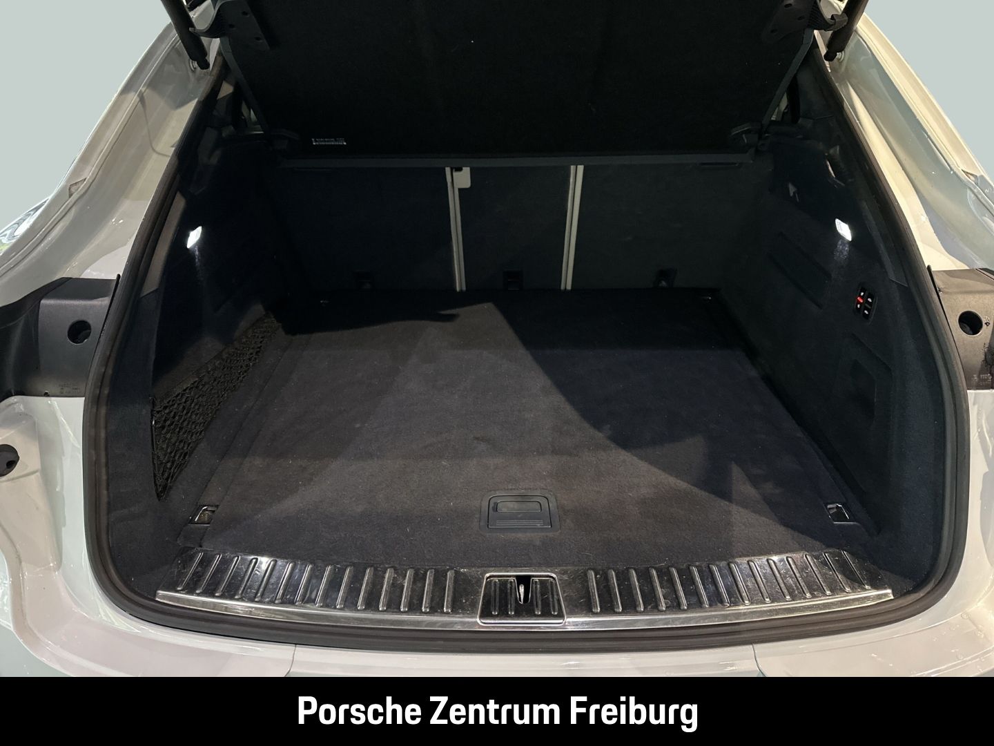 Porsche Cayenne E-Hybrid Coupe Platinum Edition Head-Up