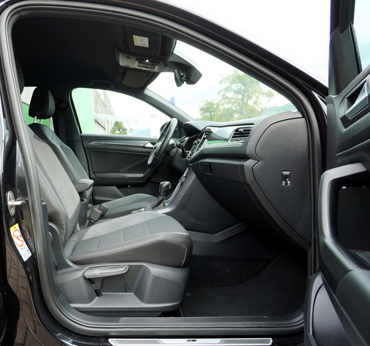 Volkswagen T-Roc 4Motion 2.0 TDI R-Line - Samsaru's Car Outlet