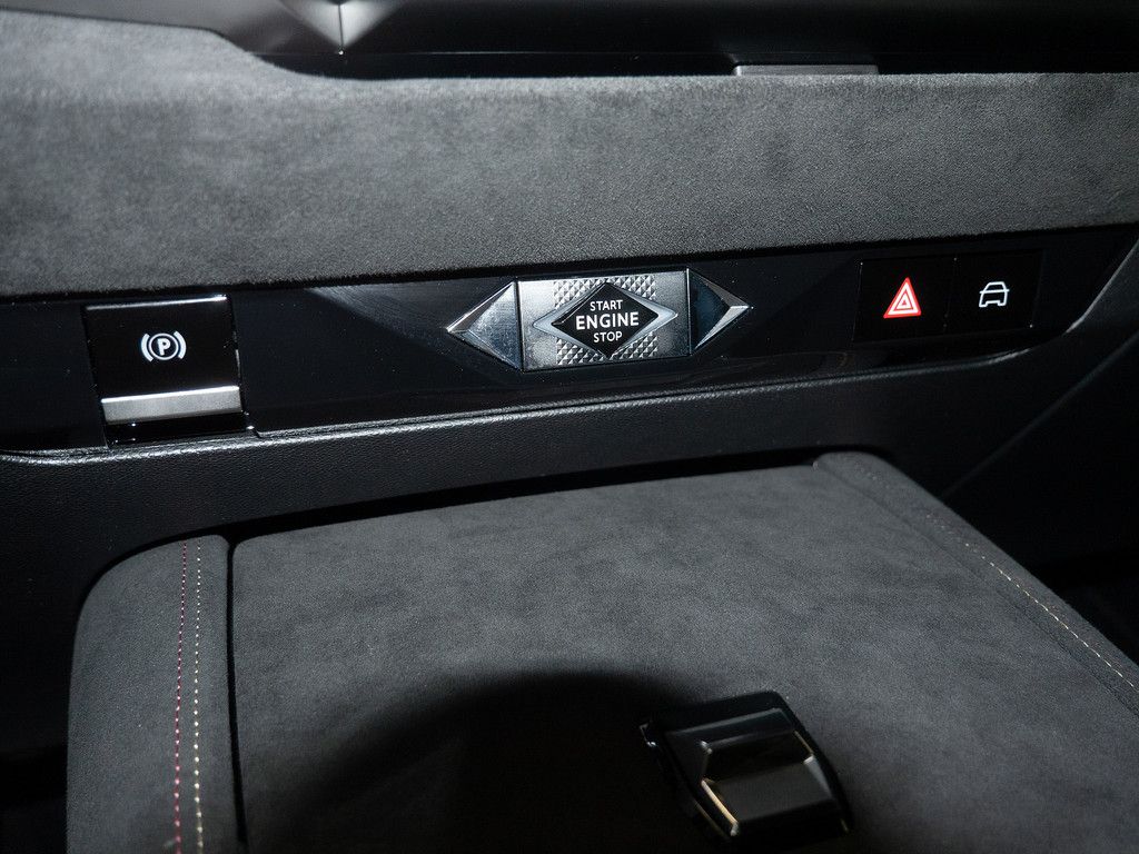 DS Automobiles DS 4 E-TENSE 225 Performance Line + MATRIX-LED