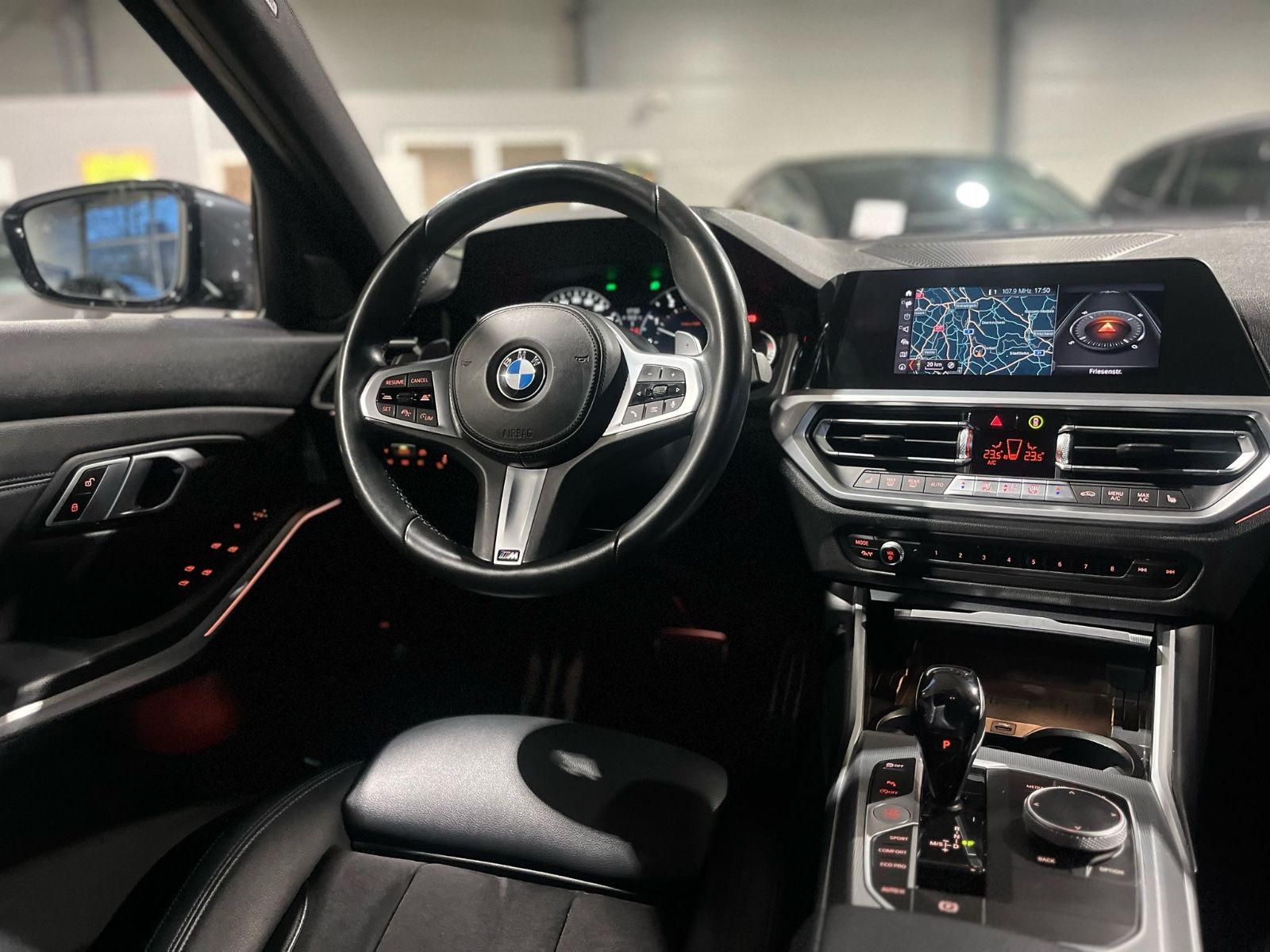 BMW 330 i Touring M Sport - Samsaru's Car Outlet