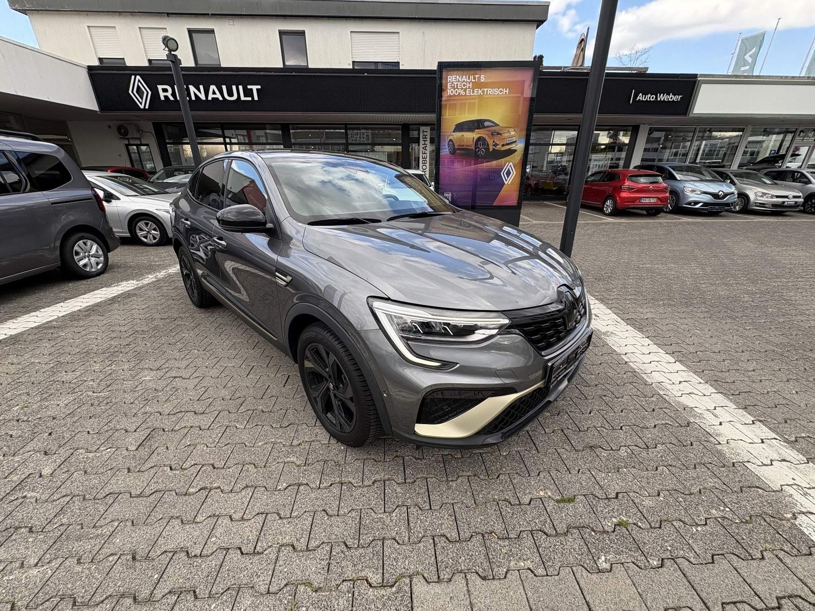 Renault Arkana E-Tech Hybrid TCe 145 Engineered - Samsaru's Car Outlet