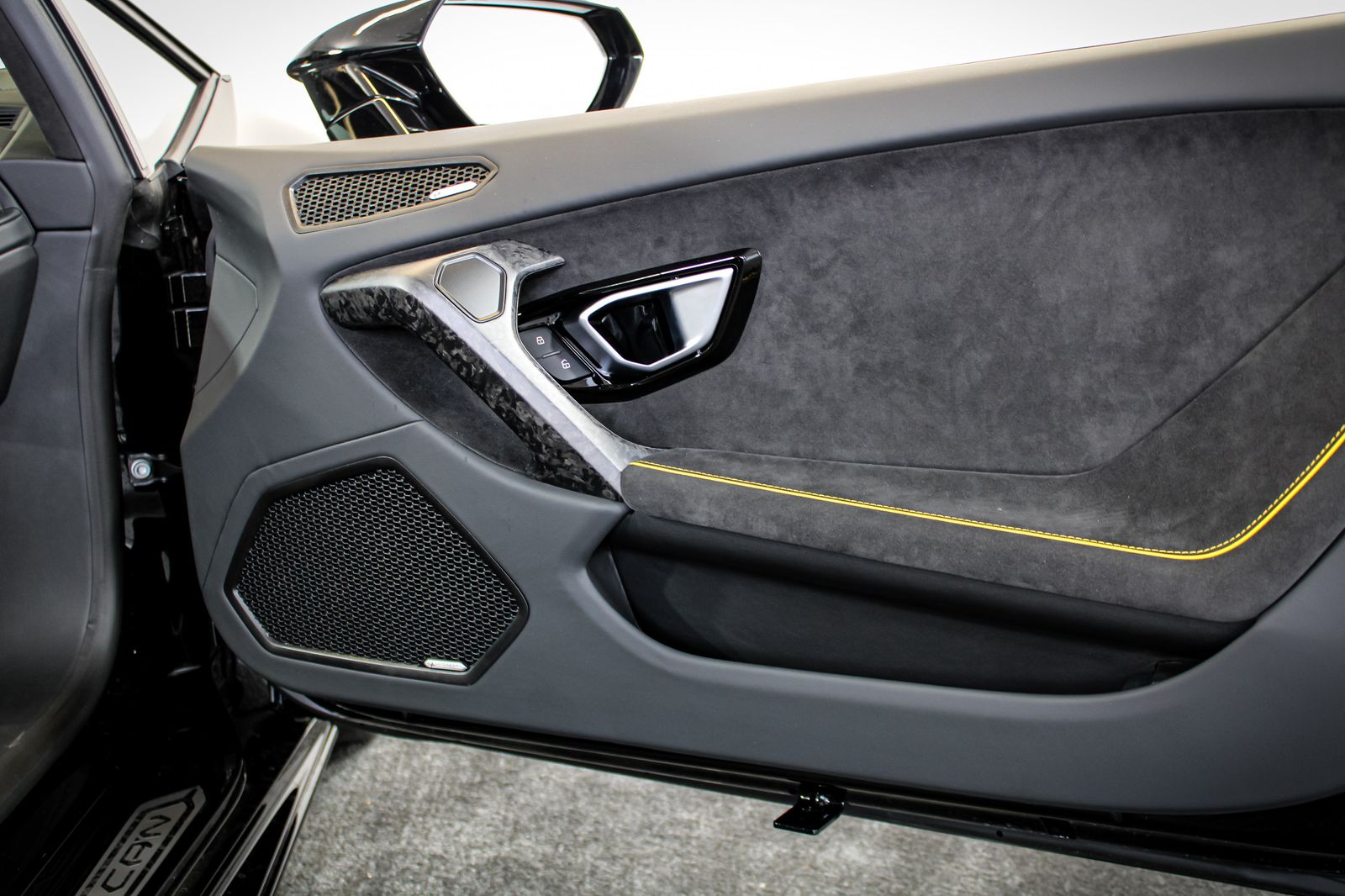 Lamborghini Huracán EVO Spyder - Samsaru's Car Outlet