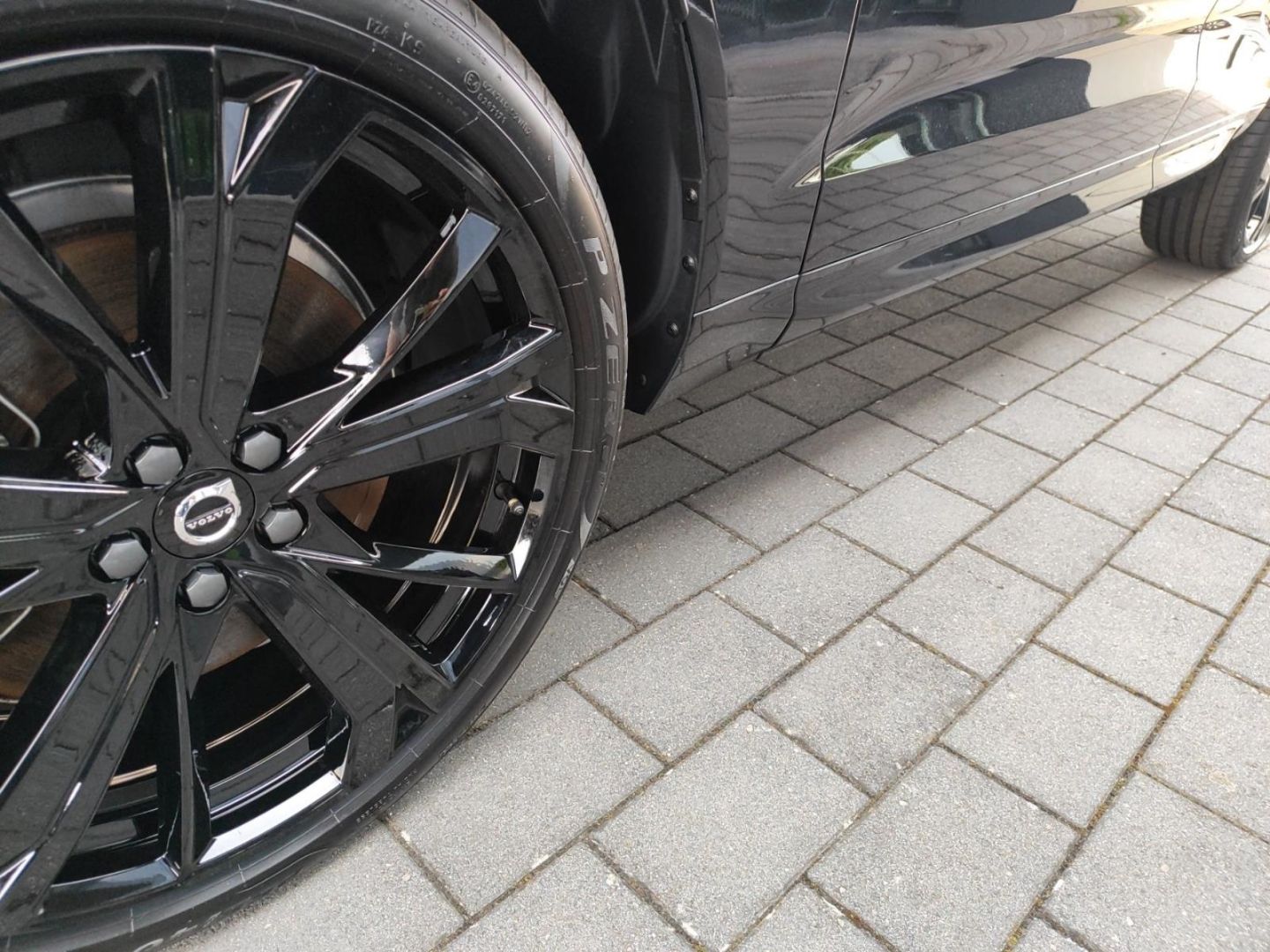 Volvo XC60 T8 Ultra Black Edition Recharge Plug-In Hyb - Samsaru's Car Outlet
