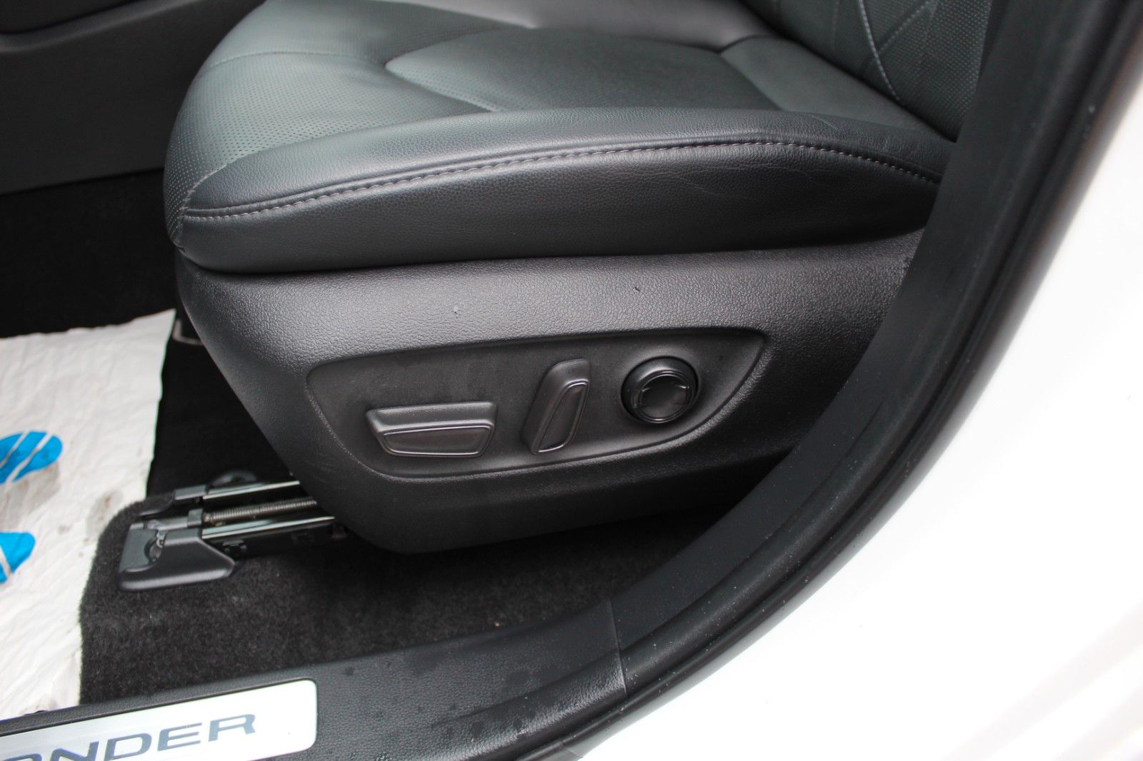 Toyota Highlander Hybrid Luxury*7-Sitzer*PANO*1.Hd.*ACC