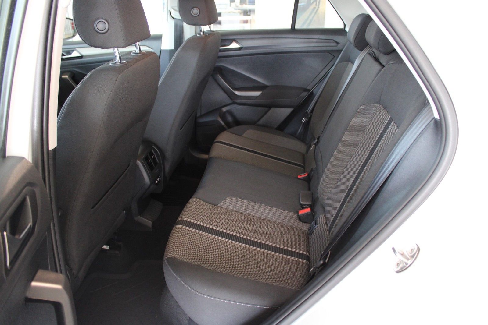Volkswagen T-Roc 1.5 TSI DSG - Samsaru's Car Outlet