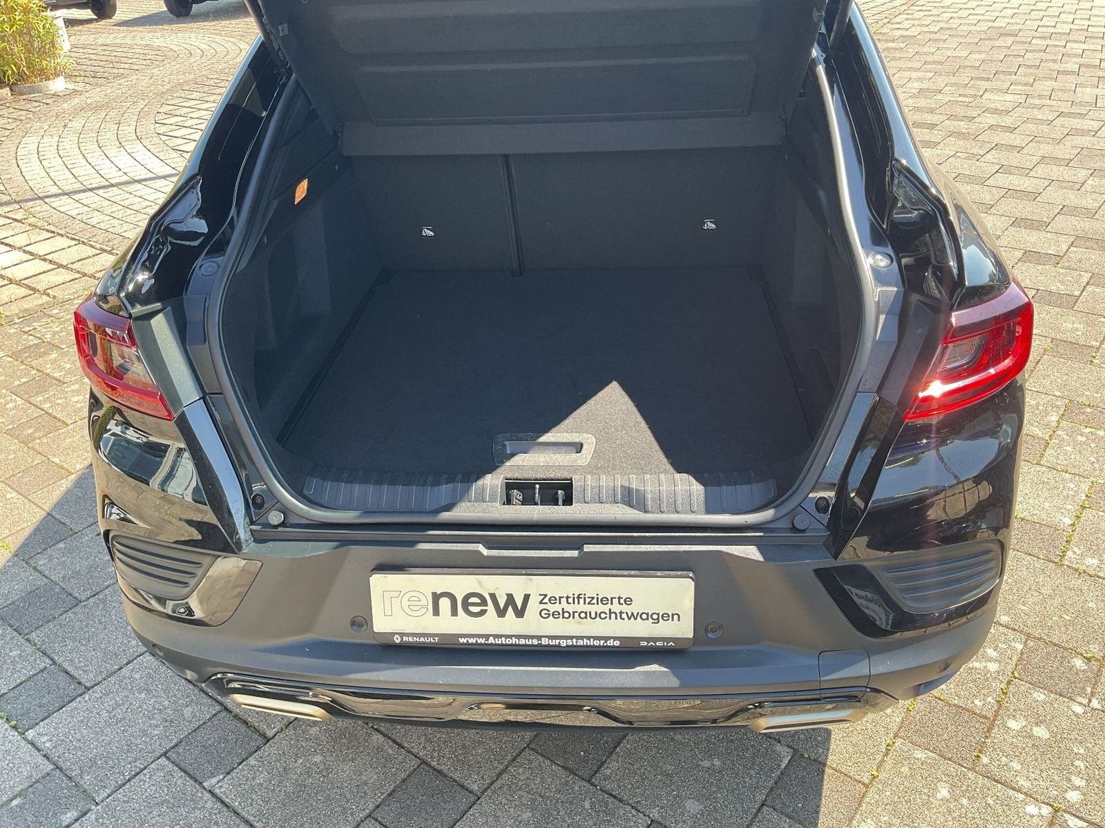 Renault Arkana E-TECH engineered hybrid 145 - Samsaru's Car Outlet