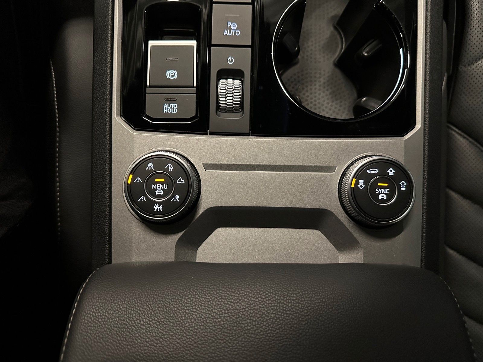 Volkswagen Touareg R-Line - Samsaru's Car Outlet