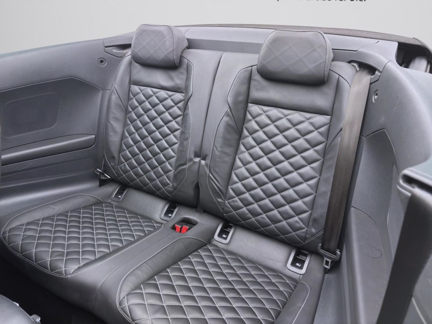 Volkswagen T-Roc 1.5 TSI DSG R-LINE - Samsaru's Car Outlet