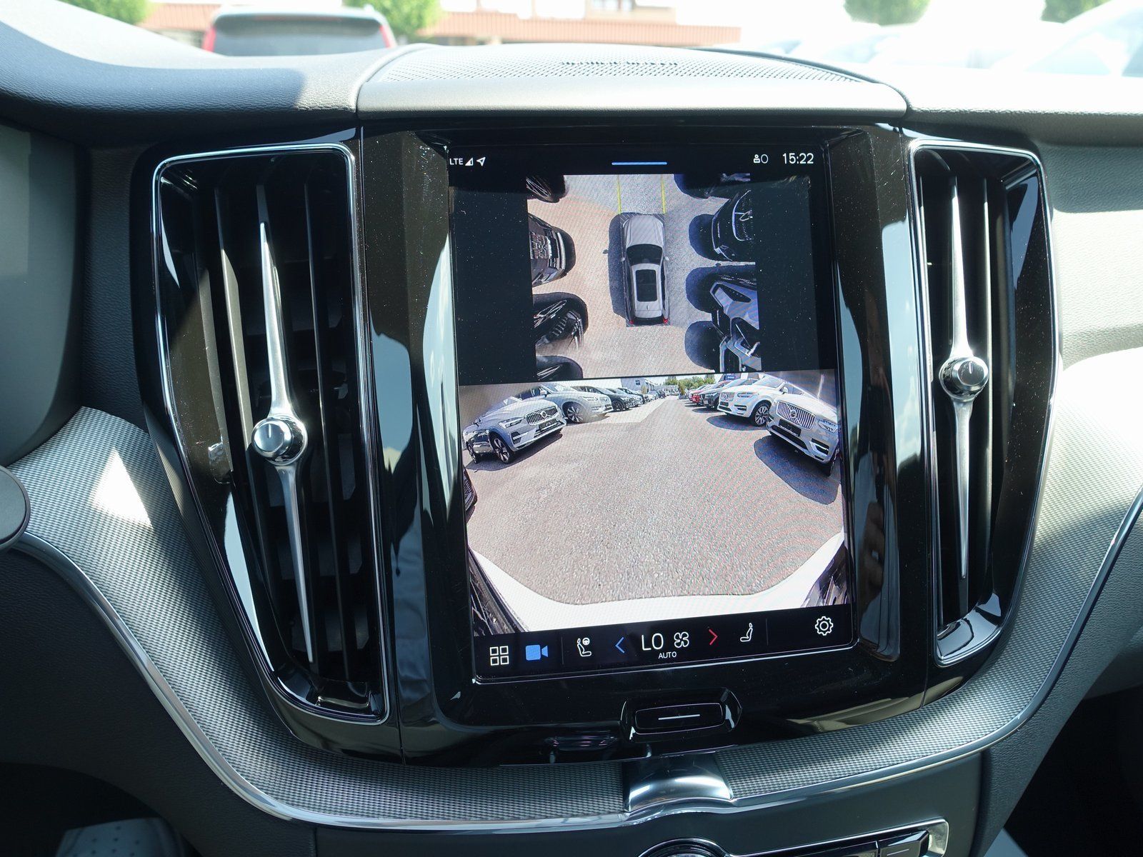 Volvo XC60 B5 AWD Plus - Samsaru's Car Outlet