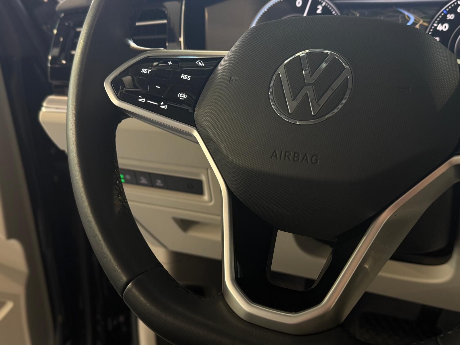 Volkswagen Touareg Elegance 4Motion eHybrid - Samsaru's Car Outlet