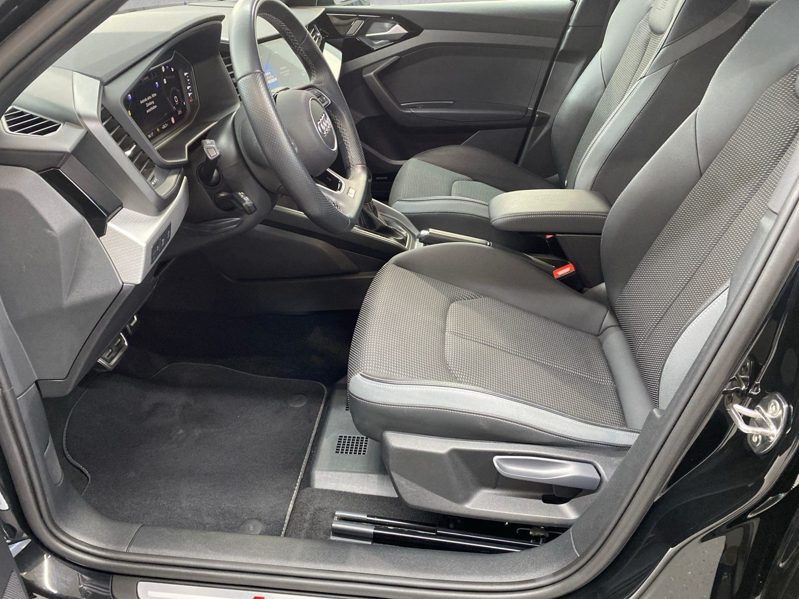 Audi A1 Sportback 40 TFSI S line S-tron - Samsaru's Car Outlet