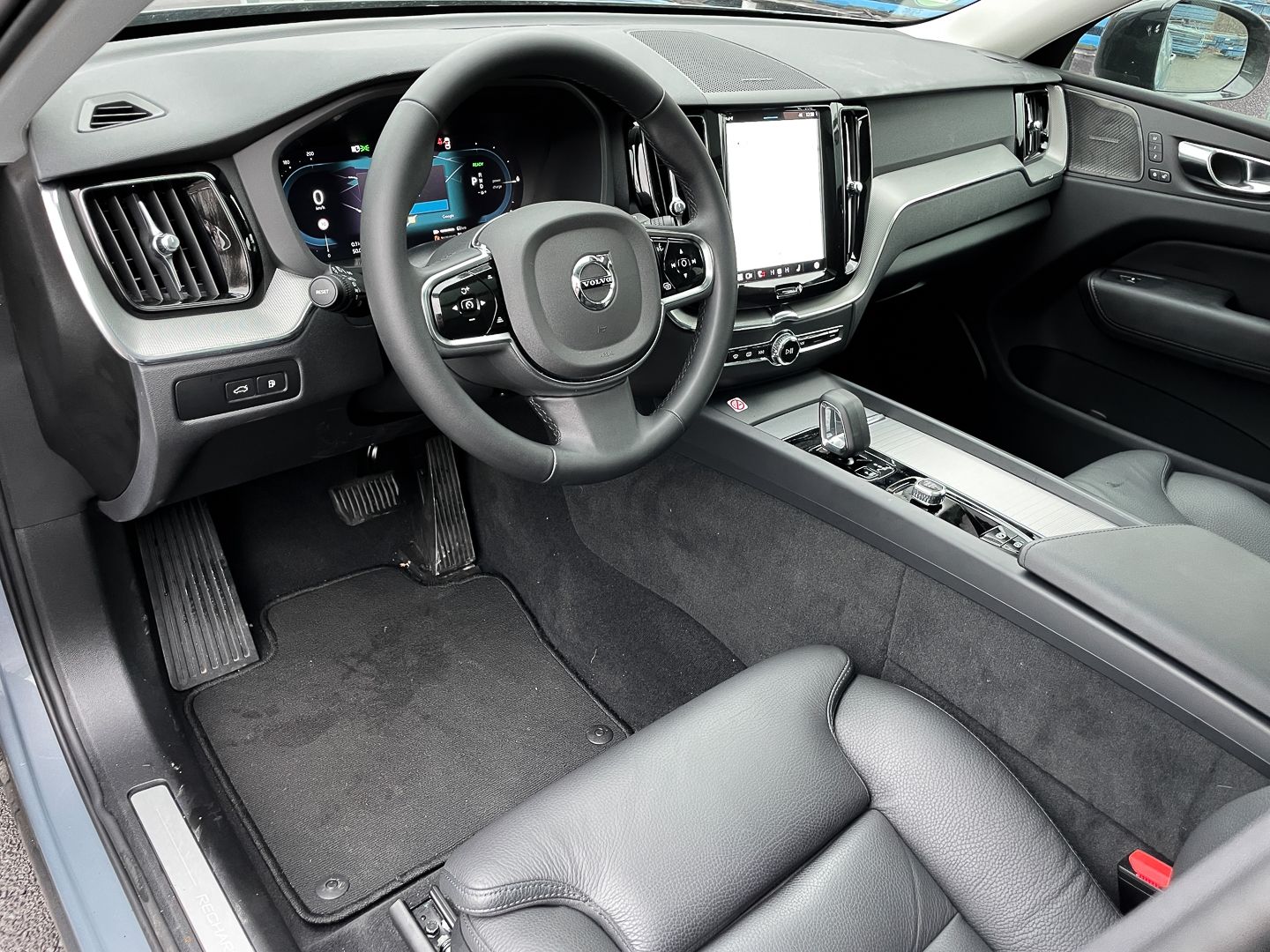 Volvo XC60 Plus Dark Recharge Plug-In Hybrid AWD T8 Tw