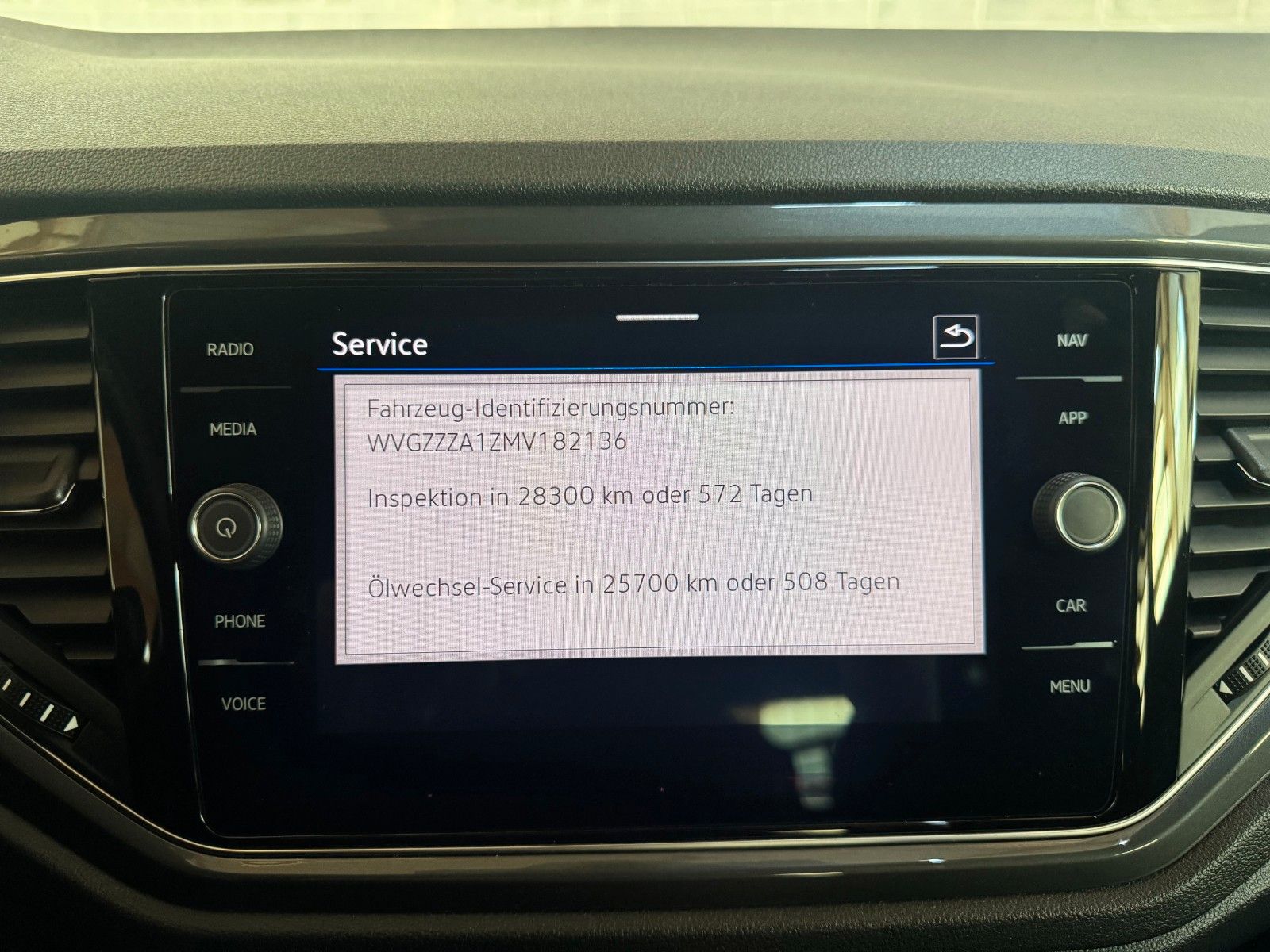 Volkswagen T-Roc Sport 1.5 TSI ACT - Samsaru's Car Outlet