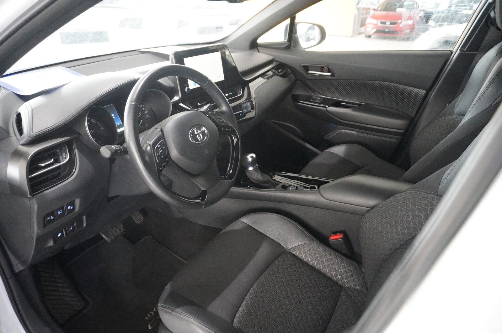 Toyota C-HR 2.0 HYBRID TEAM - Samsaru's Car Outlet