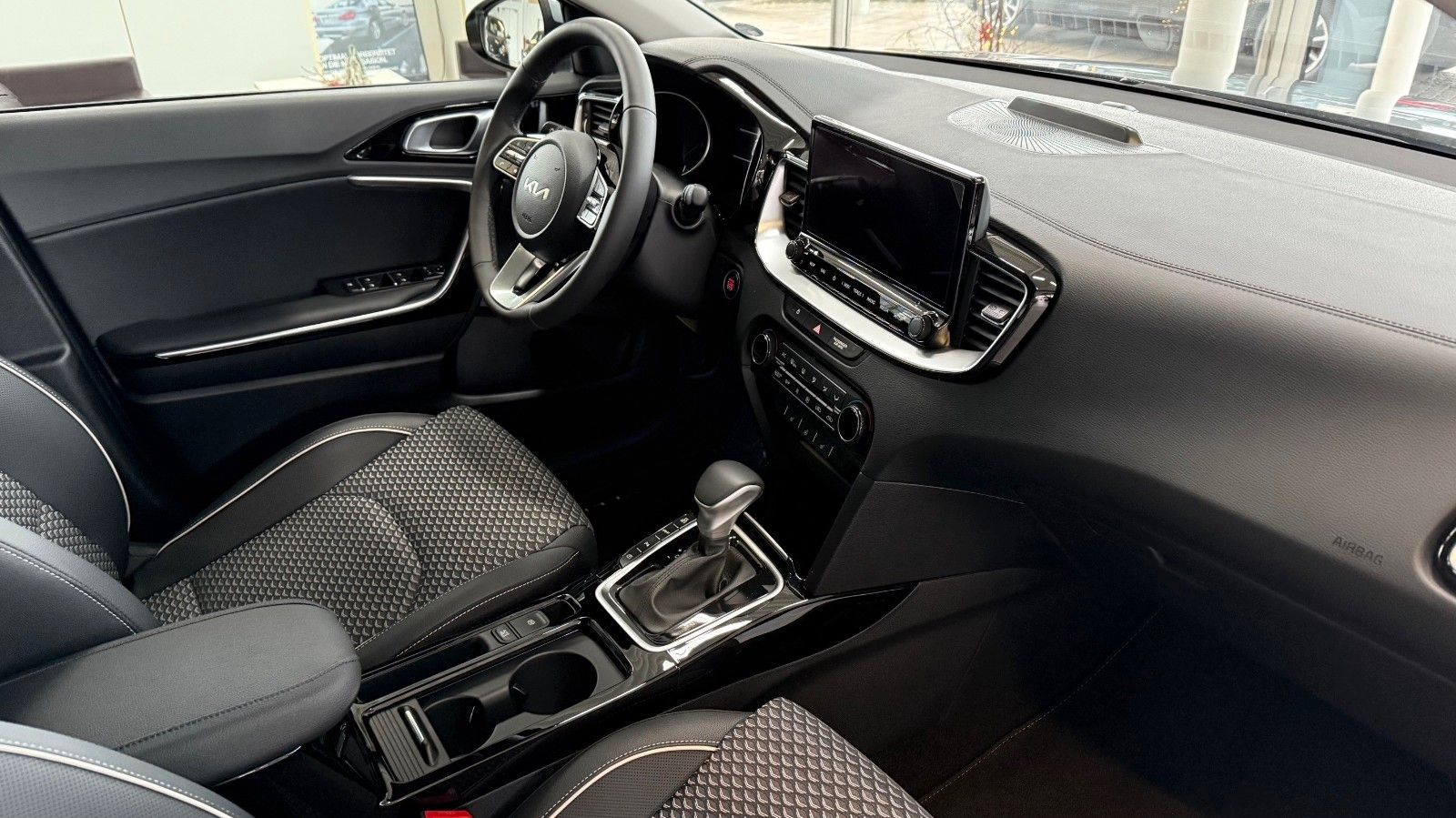 Kia XCeed 1.6 PHEV Spirit - Samsaru's Car Outlet