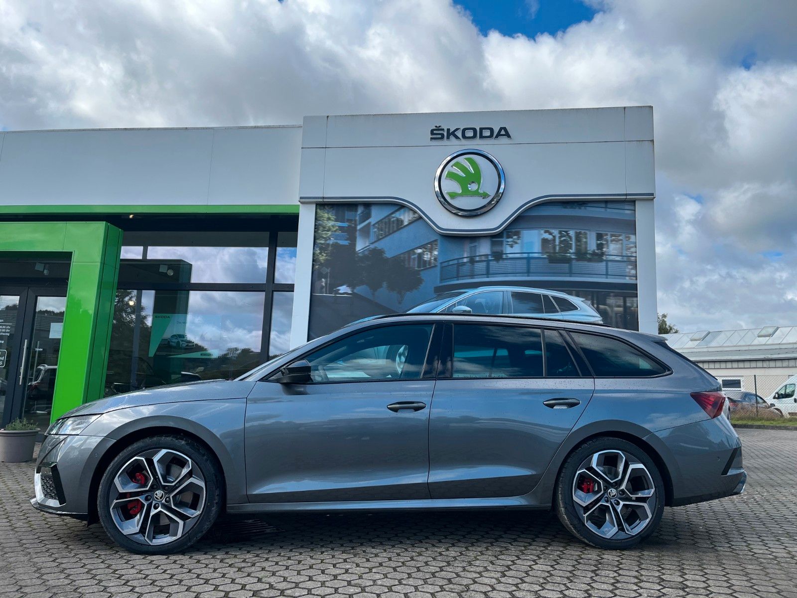 Skoda Octavia RS 2.0TSI - Samsaru's Car Outlet