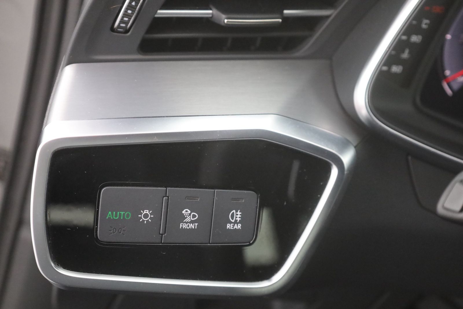 Audi A6 Avant 45 TFSI S-line - Samsaru's Car Outlet