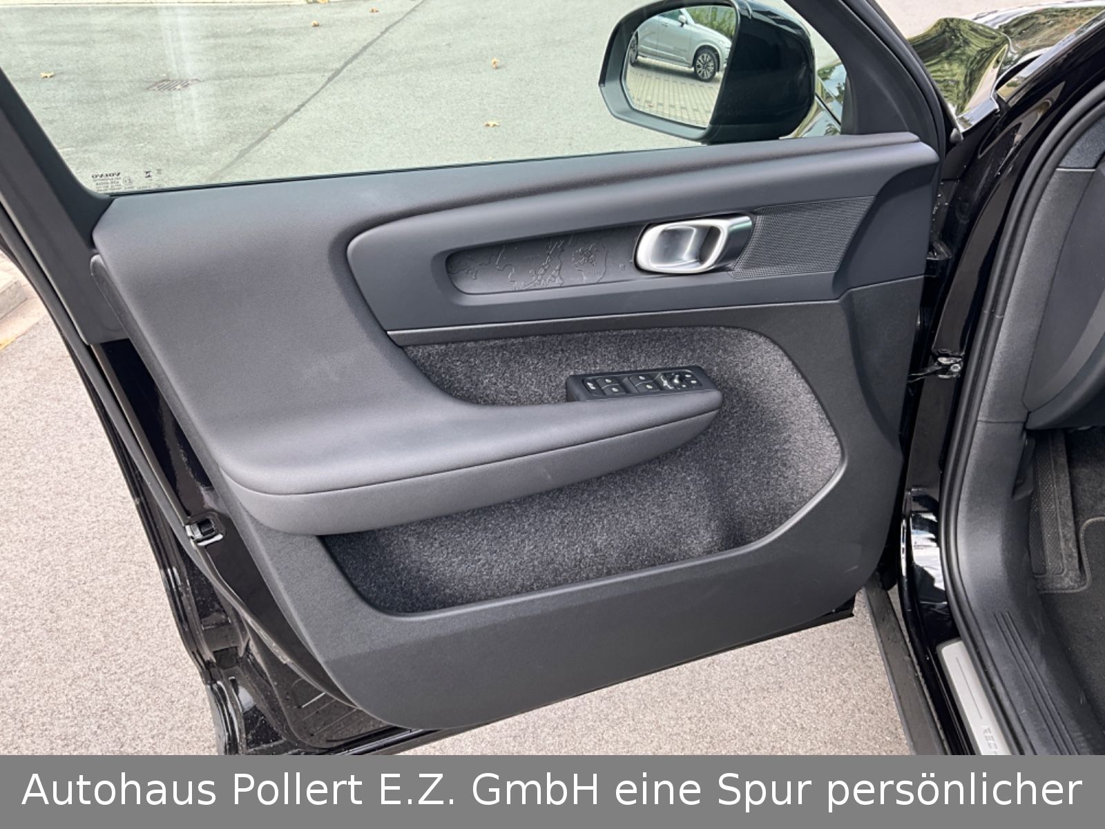 Volvo XC40 Pure Electric Plus