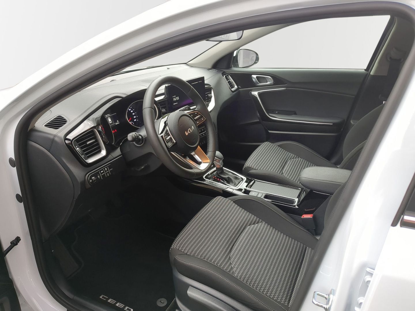 Kia Ceed 1.5 T-GDI Vision - Samsaru's Car Outlet